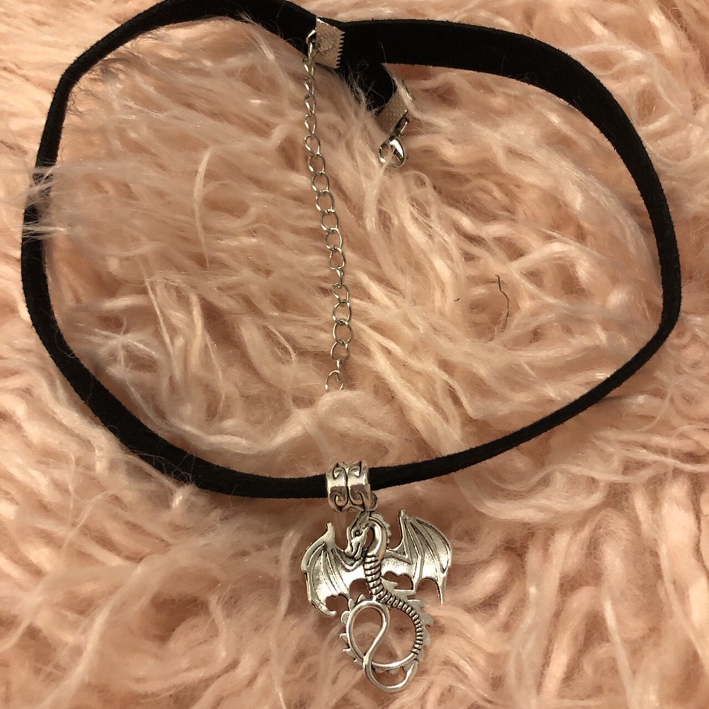 dragon chocker